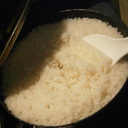 カレーのときに白米が足りなくなり急遽やってみました。
炊飯器より早いですね！給水させなくても大丈夫でした～